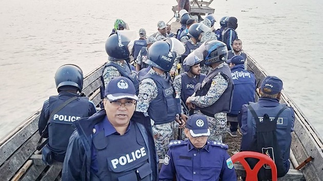 পদ্মার চরে ‘অপারেশন ফার্স্ট লাইট’, ১১ বাহিনীর ৬৭ সন্ত্রাসী গ্রেফতার