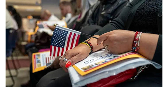 অভিবাসীদের ওয়ার্ক পারমিটের মেয়াদ কমালো যুক্তরাষ্ট্র