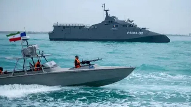 হরমুজ প্রণালী বন্ধ, জাহাজ এলে আগুন দেওয়া হবে