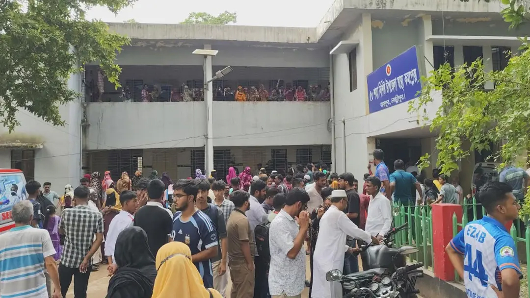 লক্ষ্মীপুরে ভাড়া বাসায় ঢুকে দুই মেয়েসহ মাকে কুপিয়ে হত্যা