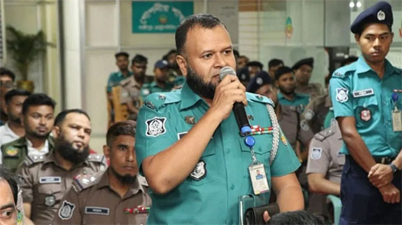 এবার লংমার্চ নিয়ে মেট্রোপলিটন পুলিশের পেজে স্ট্যাটাস, পুলিশ কর্মকর্তা প্রত্যাহার