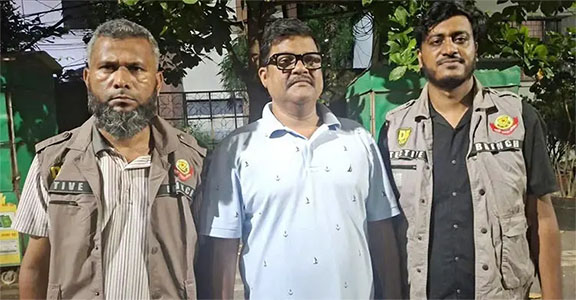 আওয়ামী লীগের সাবেক এমপি মাহফুজুর রহমান গ্রেফতার