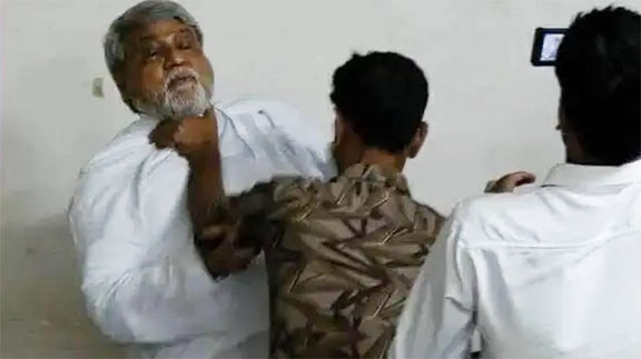কথিত মবের শিকার হাজার শিক্ষক কর্মস্থলে ফিরতে পারছেন না