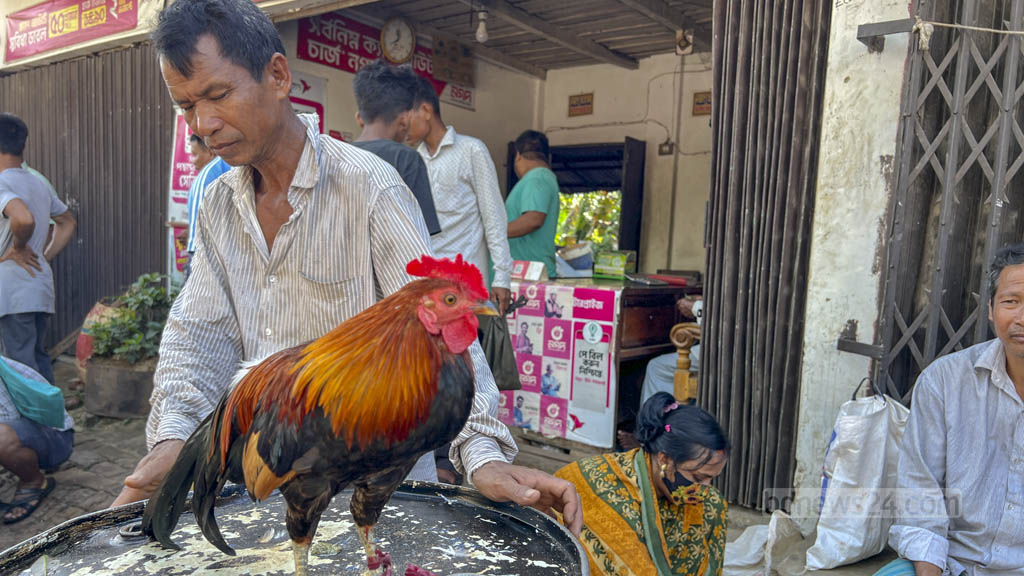 রাঙামাটির মহালছড়ির মুরগির হাট