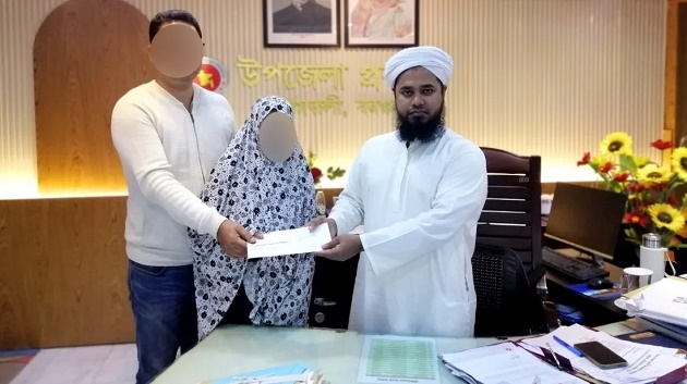 সততার এক অনন্য উদাহরণ প্রশাসনের এই কর্মকর্তা 