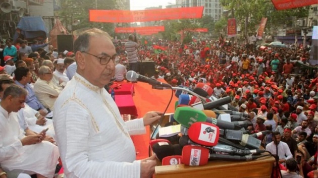 ‘বিএনপি ১৭ বছর গাছের গোড়ায় পানি ঢেলে নরম করেছে, আপনার ফল খাচ্ছেন’ 