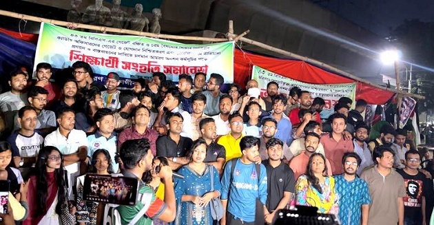 জাতীয় সংগীত গেয়েই ‘অবমাননার’ প্রতিবাদ জানালেন শিক্ষার্থীরা