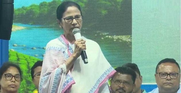 সীমান্তবর্তী জেলাগুলোর প্রশাসনকে সতর্ক থাকতে বললেন মমতা