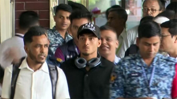 অবশেষে ঢাকায় প্রবাসী ফুটবলার ফাহমিদুল 