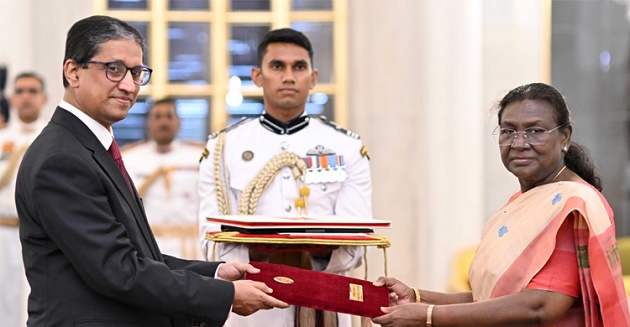 ভারতের রাষ্ট্রপতির কাছে বাংলাদেশের হাইকমিশনারের পরিচয়পত্র পেশ