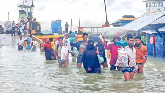 ভারী বৃষ্টি, জোয়ারে উপকূলে দুর্যোগ