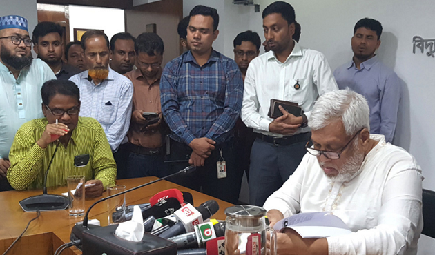 সরকারি চাকরি আইন সংশোধন অধ্যাদেশে ‘ত্রুটি’ স্বীকার করলেন উপদেষ্টা