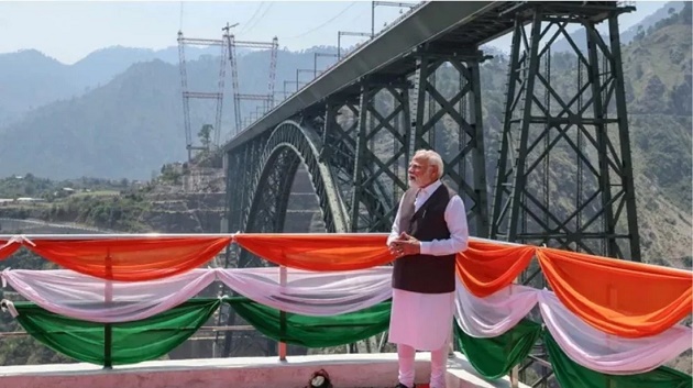 কাশ্মীরে আইফেল টাওয়ারের চেয়েও উঁচু রেলসেতু উদ্বোধন করলো মোদি