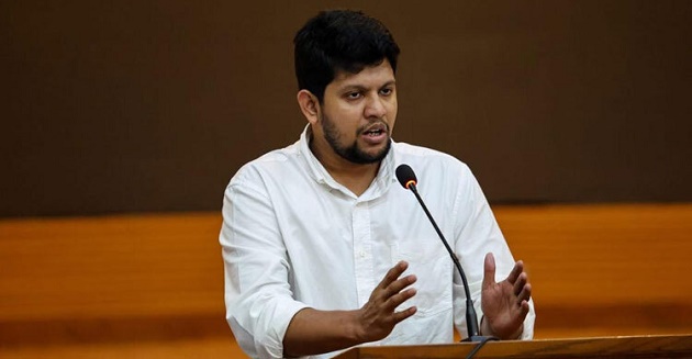 বড় শয়তান এখনো আমাদের কাঁধে শ্বাস ফেলছে