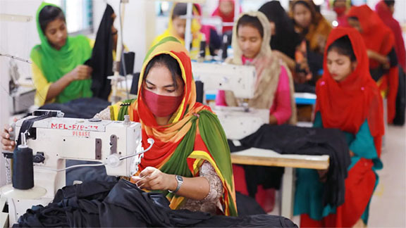 শুল্ক আতঙ্কে ১০ লাখ পোশাক শ্রমিক