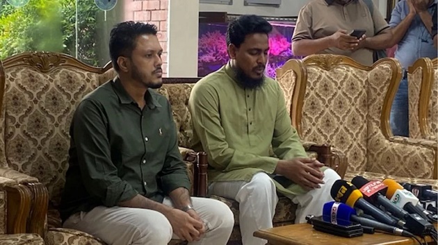 এক ব্যক্তির কাছে ক্ষমতা কেন্দ্রীভূত থাকা গণতন্ত্রের জন্য হুমকি