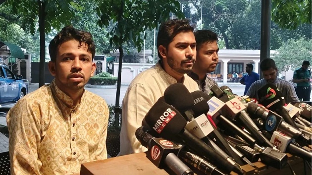 এনসিপির নিবন্ধনই নেই, বড় দল হিসেবে তাদের কীভাবে ডাকে সরকার