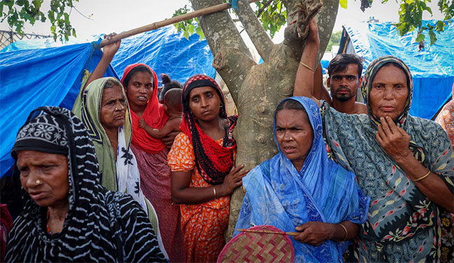 ঘরবাড়ি গুঁড়িয়ে দিয়ে মুসলিমদের বাংলাদেশে বিতাড়ন!