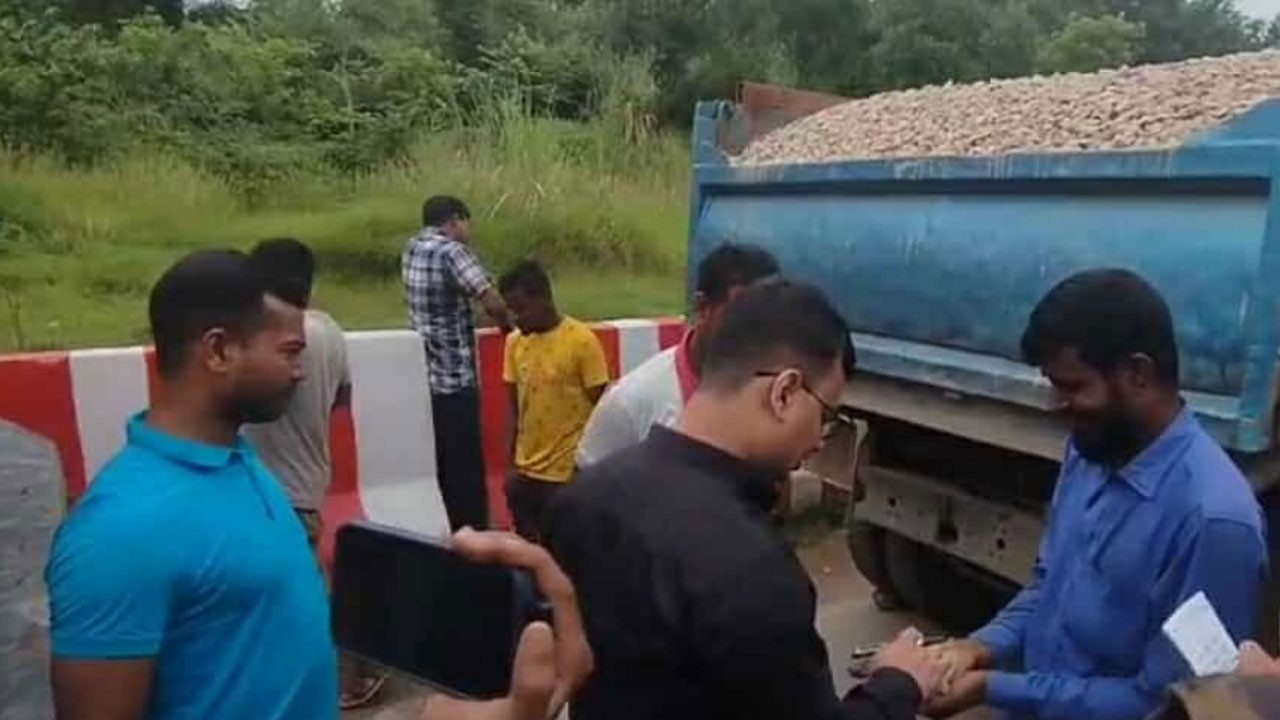 সিলেটে ৭০ ট্রাক জব্দ, ৩৫ হাজার ঘনফুট পাথর উদ্ধার