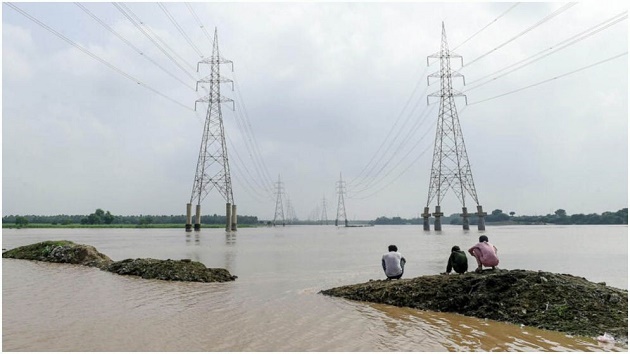 পানির চাপ কমাতে বাঁধ উড়িয়ে দিল পাকিস্তান
