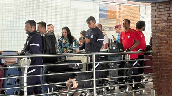 নেপালের এয়ারপোর্টে জামালরা, বিশেষ ফ্লাইটে ফিরছেন দেশে