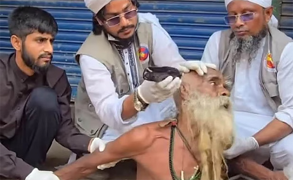 ‘আল্লাহ তুই দেহিস’ 