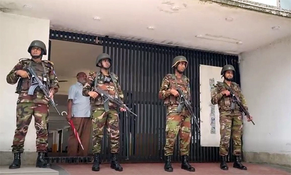 হাজী সেলিমের ভবন ঘিরে রেখেছে যৌথবাহিনী