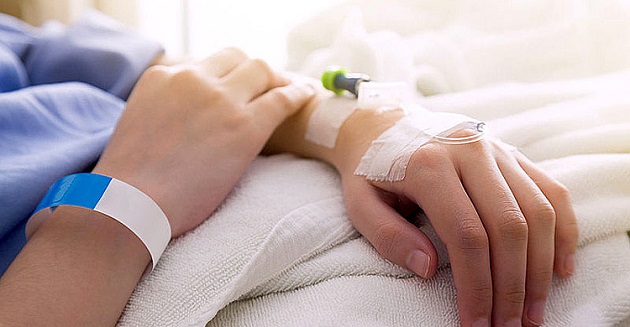 ঘরে ঘরে জ্বর-ঠান্ডার প্রকোপ— ডেঙ্গু নাকি টাইফয়েড, বুঝবেন কীভাবে