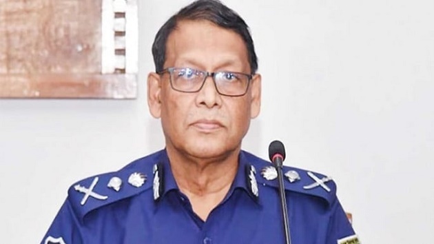 আমাকেও মাঝেমধ্যে শুনতে হয়, ‘উনি কি আমাদের লোক?’