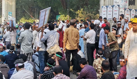 প্রাথমিক শিক্ষকদের কর্মবিরতি শুরু, ৬৫ হাজার স্কুলে ক্লাস বন্ধ