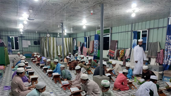 মূলধারার সমযোগ্যতায় যাচ্ছে কওমি শিক্ষা!