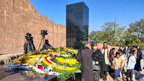 রায়েরবাজার বধ্যভূমিতে শ্রদ্ধা নিবেদন