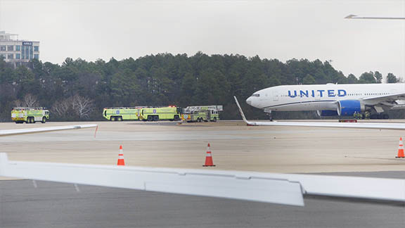 যুক্তরাষ্ট্রে বিমান উড্ডয়নের পরপর ইঞ্জিন বিকল, জরুরি অবতরণ