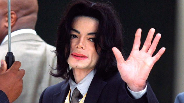 যে অভিযোগ থেকে খালাস পেয়ে কান্নায় ভেঙে পড়েছিলেন মাইকেল জ্যাকসন