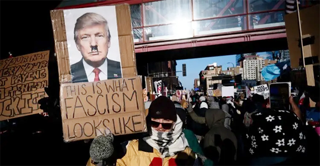 যুক্তরাষ্ট্রের মিনিয়াপোলিসে ট্রাম্প প্রশাসনের অভিযানে ‘ফ্যাসিবাদের’ ছায়া
