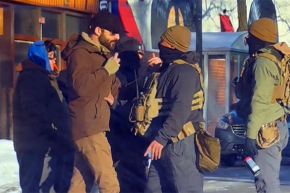 অ্যালেক্স প্রেট্টি অস্ত্র ধরার চেষ্টা করেননি; তাকে গুলি করেন দুই এজেন্ট