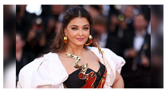 ঐশ্বরিয়ার গাওয়া গানের ভিডিও ভাইরাল