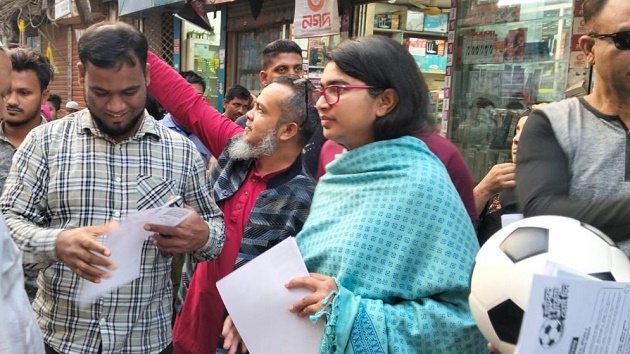 নতুন রাজনীতির কথা বলার চেষ্টা করছি