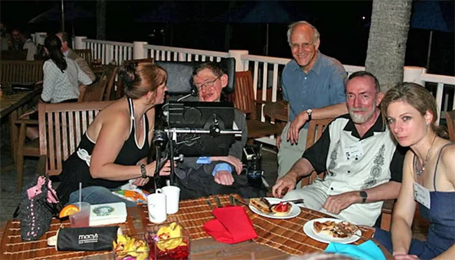 এপস্টিনের নথিপত্রের ছবিতে স্টিফেন হকিংয়ের সঙ্গে দুই নারী কারা