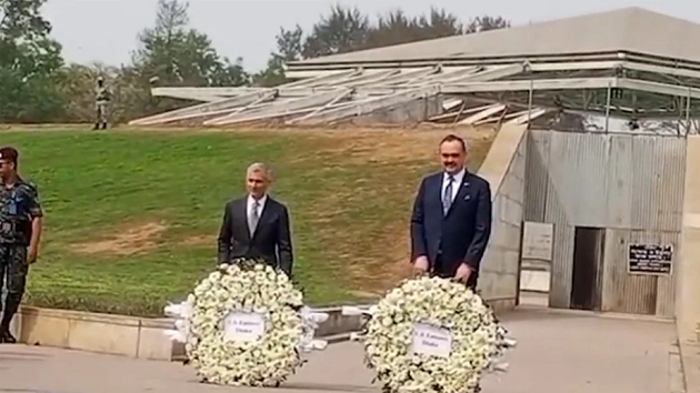 জিয়াউর রহমান ও খালেদা জিয়ার কবরে শ্রদ্ধা পল কাপুরের