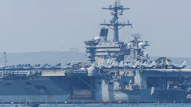 ইরানের হামলায় পিছু হটল মার্কিন রণতরী