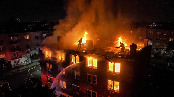 লং আইল্যান্ডে আবাসিক ভবনে আগুন, শিশুসহ নিহত ২