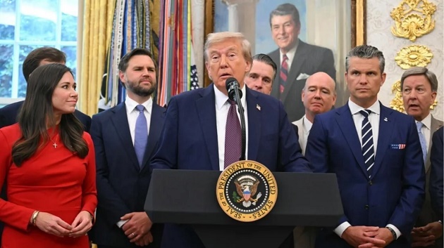 ইরান যুদ্ধের দায় প্রতিরক্ষামন্ত্রীর ওপর চাপিয়ে দিলেন ট্রাম্প!