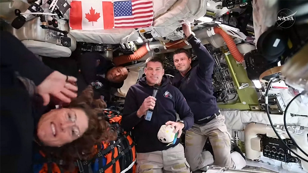 ‘তোমরা ইতিহাস গড়েছ’—আর্টেমিস নভোচারীদের প্রশংসায় ট্রাম্প