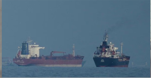 ট্রাম্পের হুঁশিয়ারি: হরমুজ প্রণালির অবরোধ এলাকায় ইরানের নৌযান এলে তাৎক্ষণিক ধ্বংস করা হবে