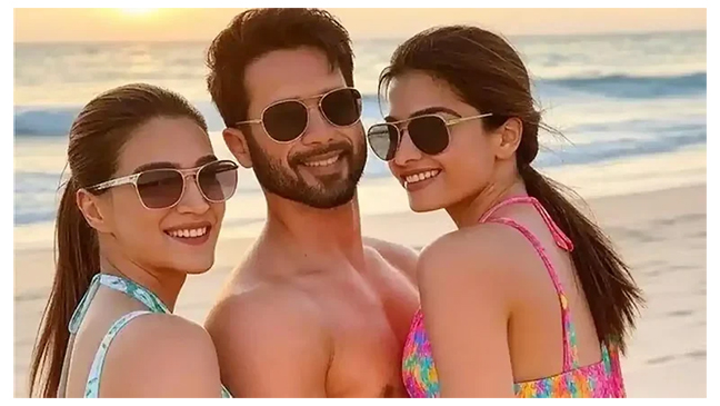 রাশমিকাকে নিয়ে কি নিরাপত্তাহীনতায় ভোগেন কৃতি