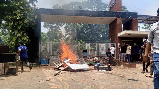 ডুয়েটে ভিসি নিয়োগকে কেন্দ্র করে শিবির-ছাত্রদলের সংঘর্ষ