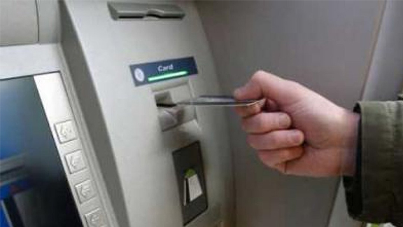 এটিএম বুথে টাকা নেই, মানুষ যাবে কোথায়!