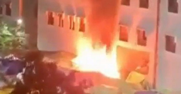 শাহজালাল বিমানবন্দরে কার্গো শেডে আগুন, নিয়ন্ত্রণে ফায়ার সার্ভিসের ৪ ইউনিট