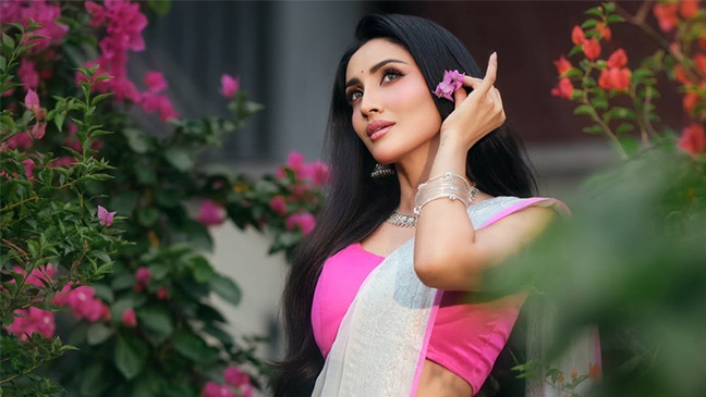 কাজের জায়গায় কাউকে প্রতিদ্বন্দী ভাবি না : মিথিলা